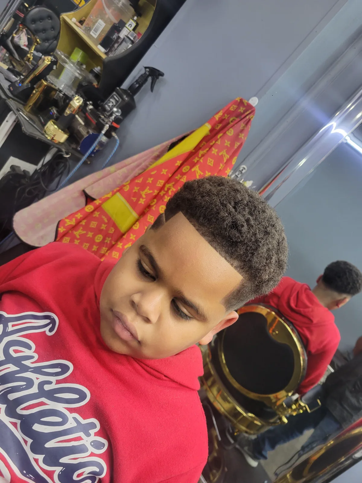Corte corto con línea para niño en El Pequeño Barbershop, Reading PA