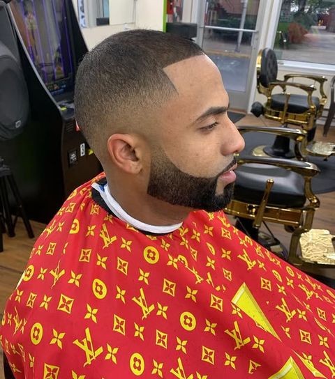 Fade con barba arreglada en El Pequeño Barbershop, Reading PA