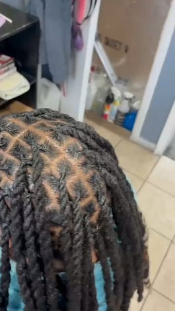 Trenzas hechas en El Pequeño Barbershop, Reading PA