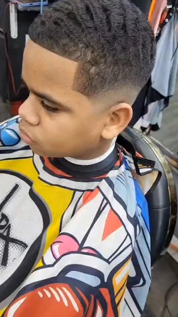 Corte para niño en El Pequeño Barbershop, Reading PA