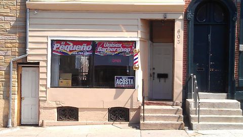 El letrero de El Pequeño Barbershop, Reading PA